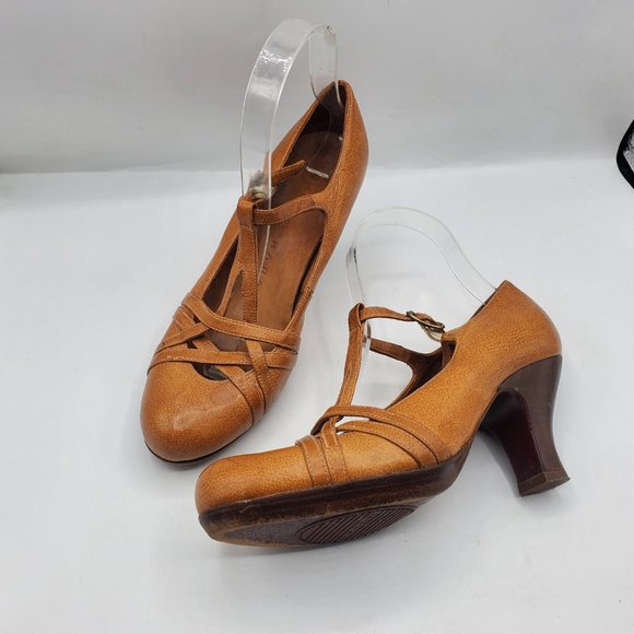 VINTAGE CHIE MIHARA circa 1999 LEATHER T STRAP STRAPPY PUMPS